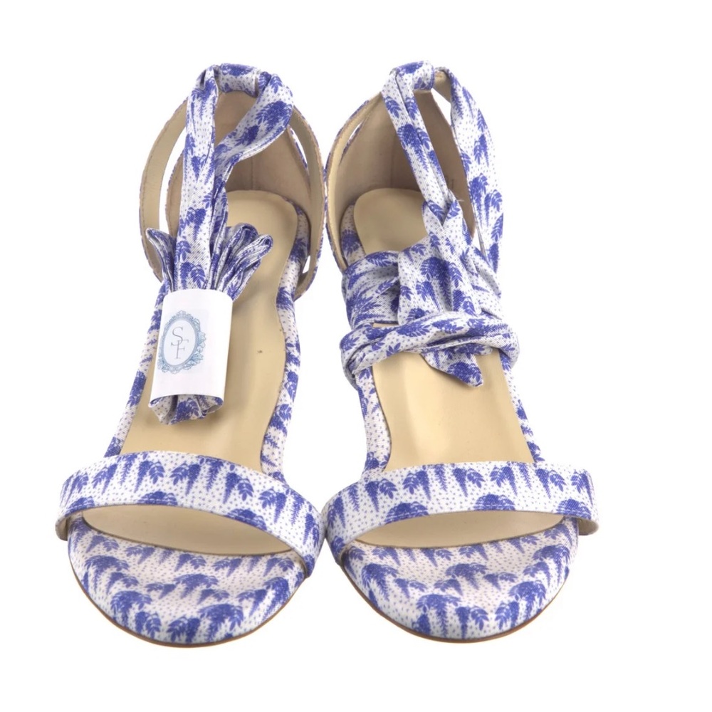 ⭐️Sarah Flint⭐️ Rare Find. Limited edition wisteria silk perfect sandal